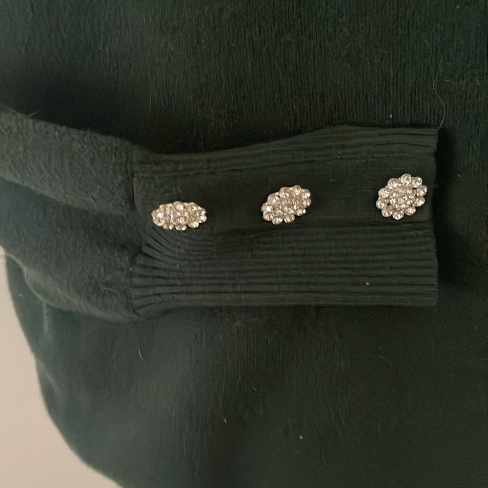 Tahari Pine Green Turtleneck Rhinestone Floral button L/Sleeves Sweater Medium - Picture 3 of 8